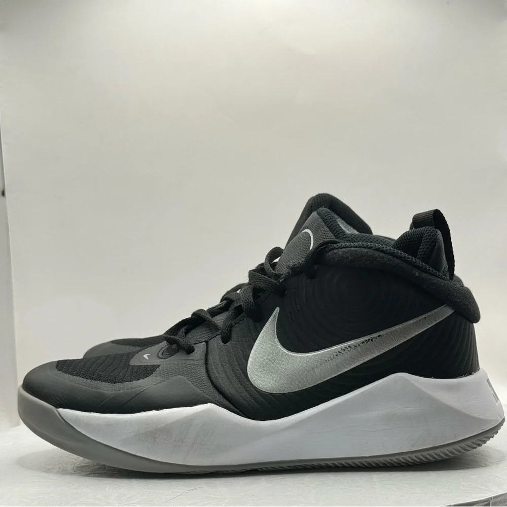 Nike Team Hustle D9 in Black, Silver,‎ and Grey Wolf AQ4224-001 Boys Siz…
